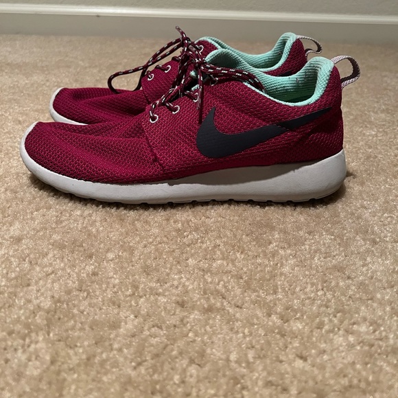 Nike Roshes - Picture 3 of 5